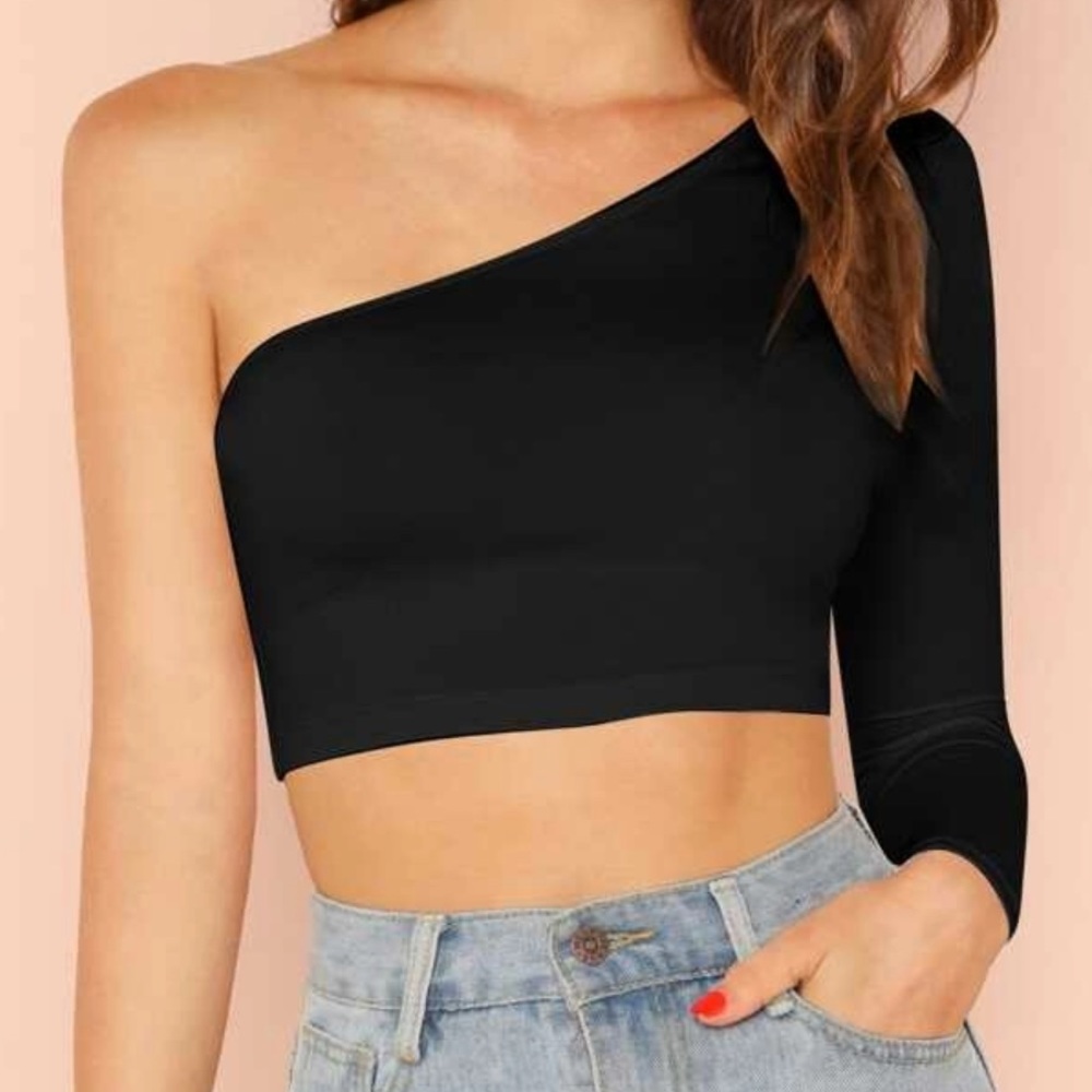 One shoulder long sleeve crop top